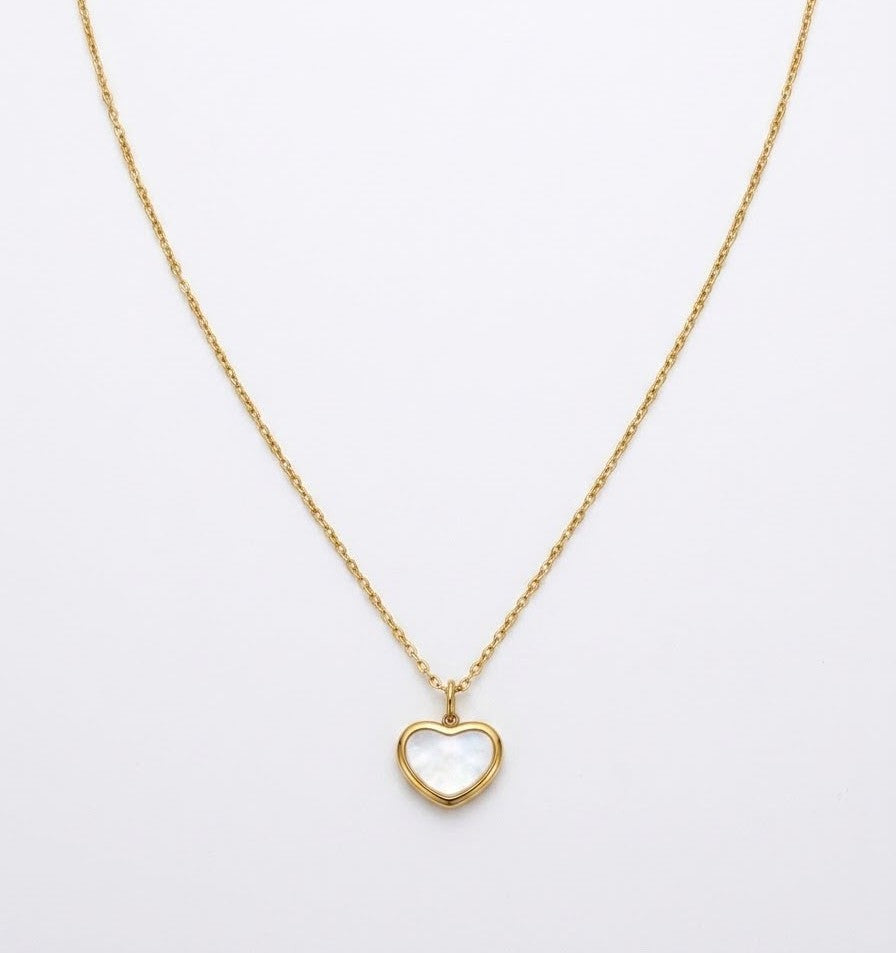 Heart pendant necklace